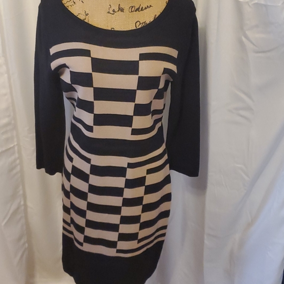 Sweater dress length 40 pit to pit 36 - Picture 2 of 11